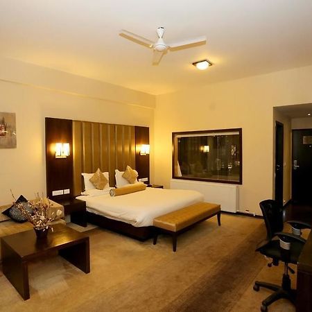 Hotel Pine Spring Wazir Bagh Σριναγκάρ Εξωτερικό φωτογραφία