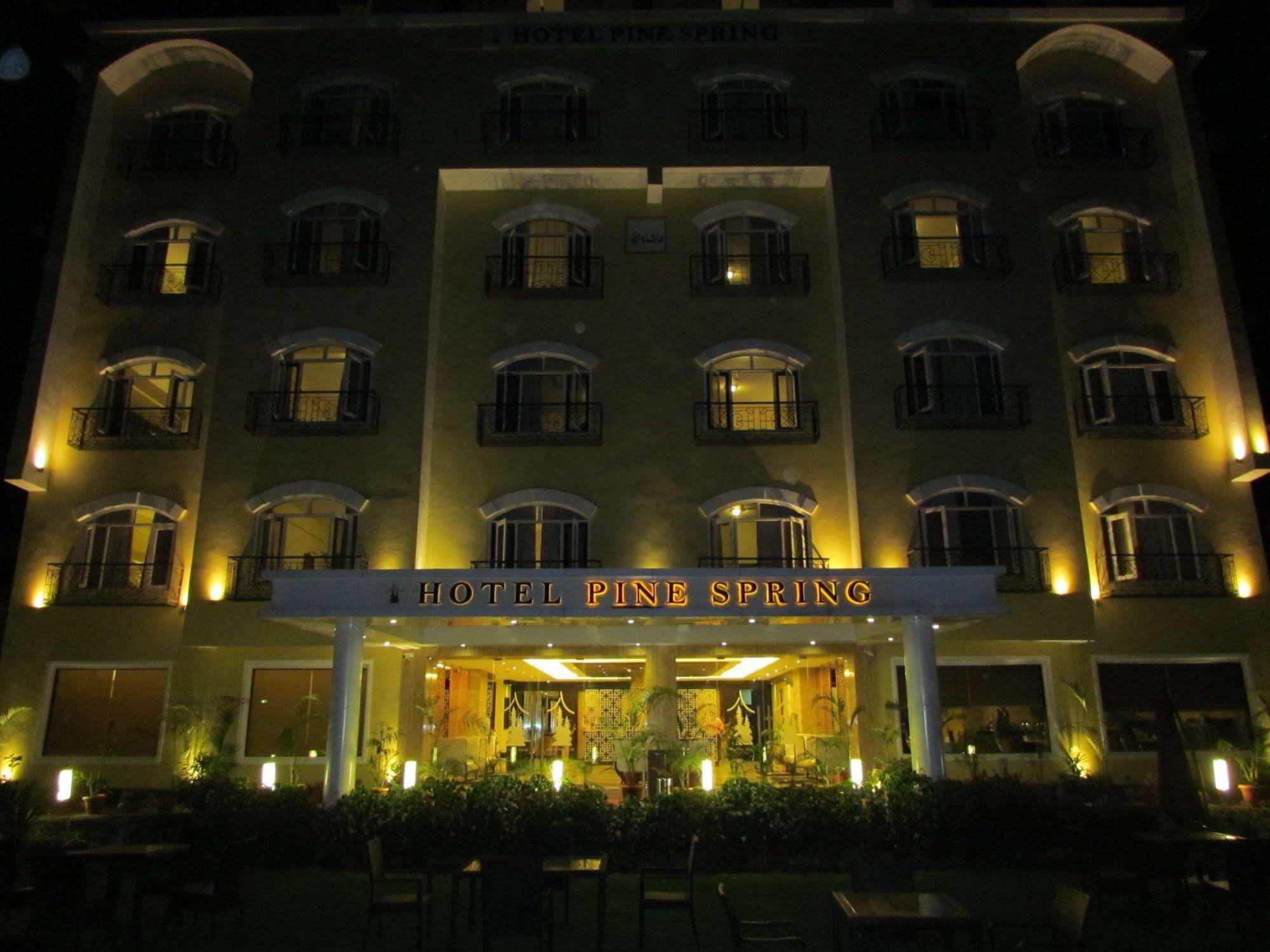 Hotel Pine Spring Wazir Bagh Σριναγκάρ Εξωτερικό φωτογραφία