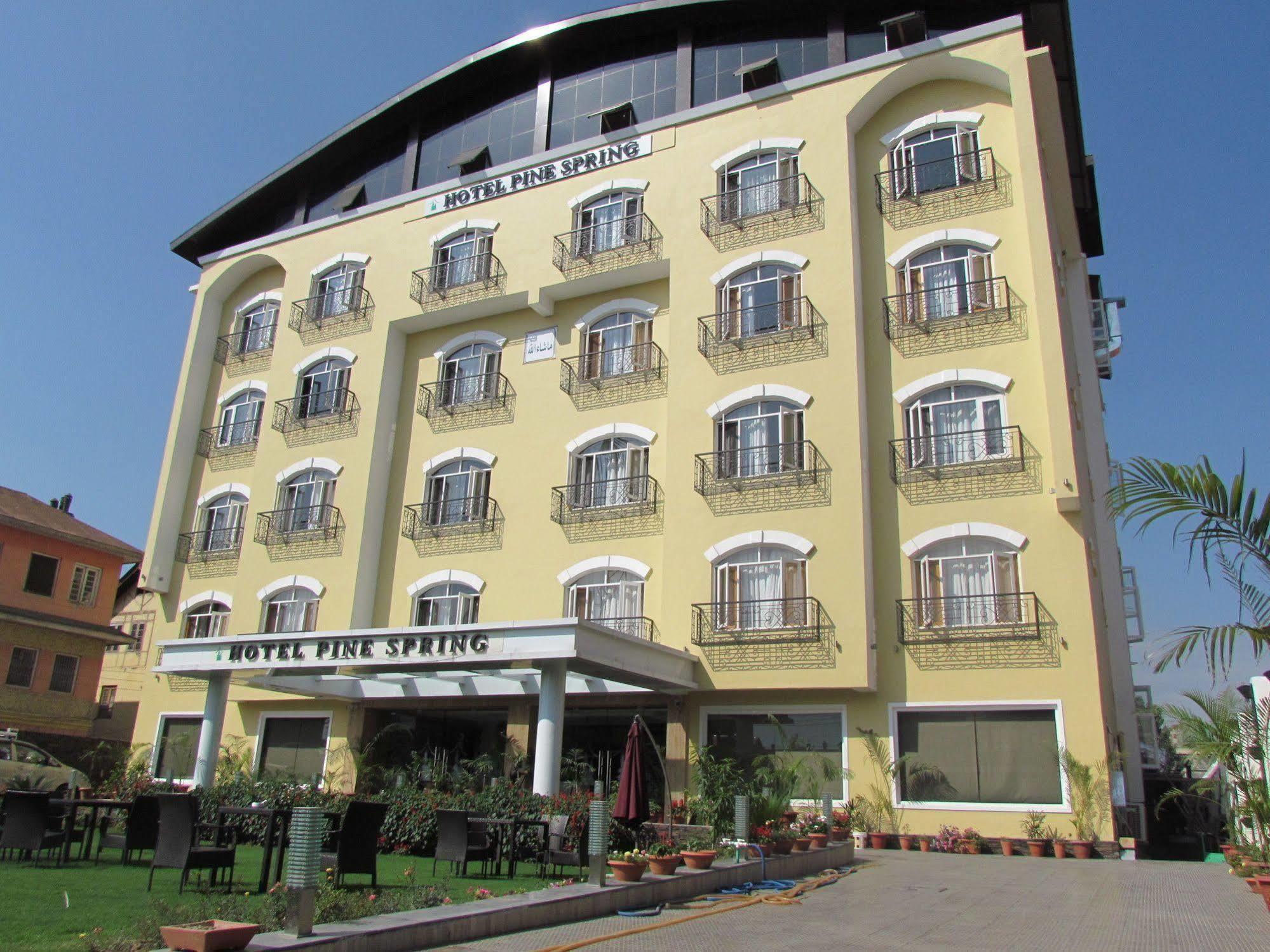 Hotel Pine Spring Wazir Bagh Σριναγκάρ Εξωτερικό φωτογραφία