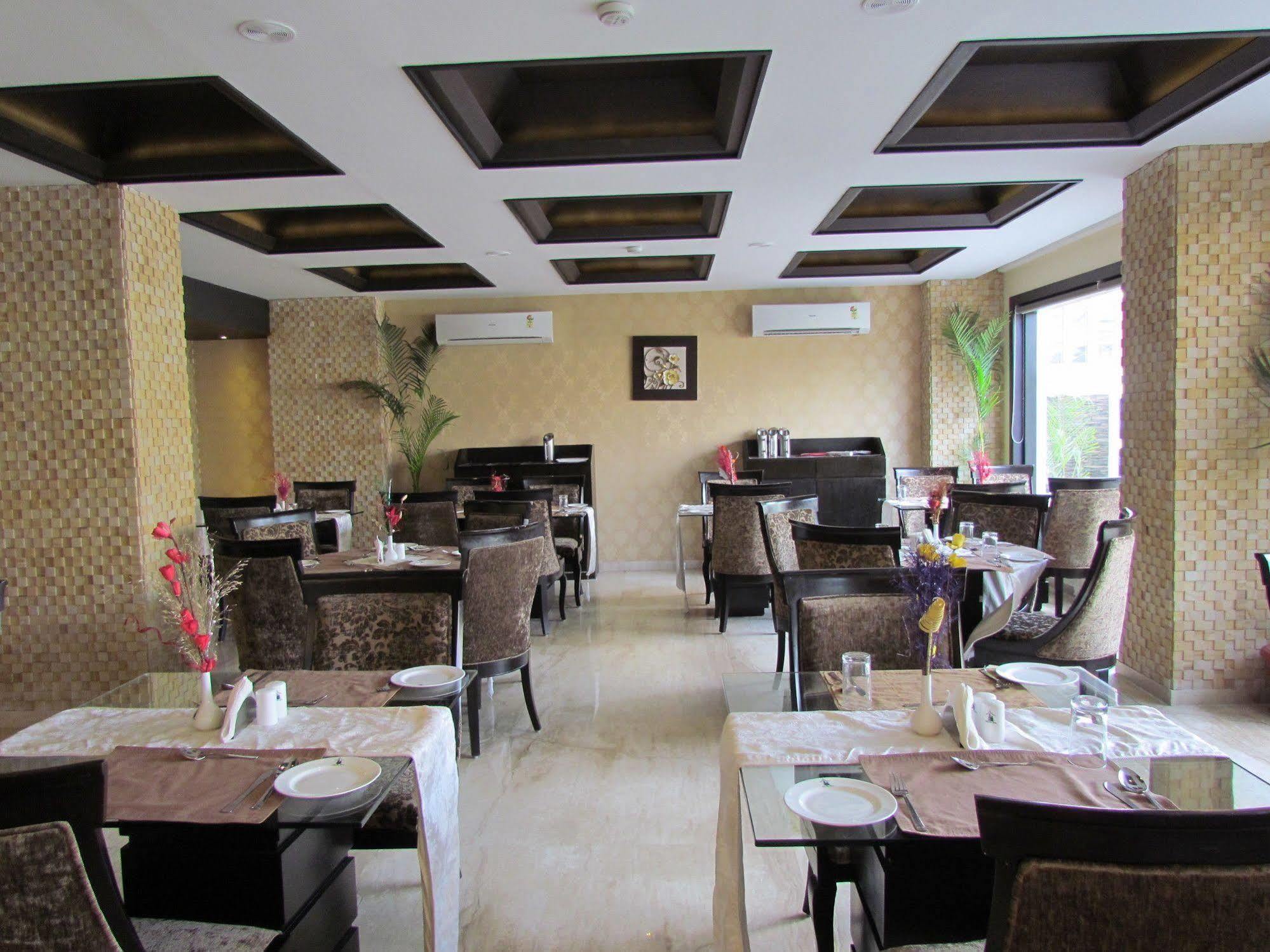 Hotel Pine Spring Wazir Bagh Σριναγκάρ Εξωτερικό φωτογραφία