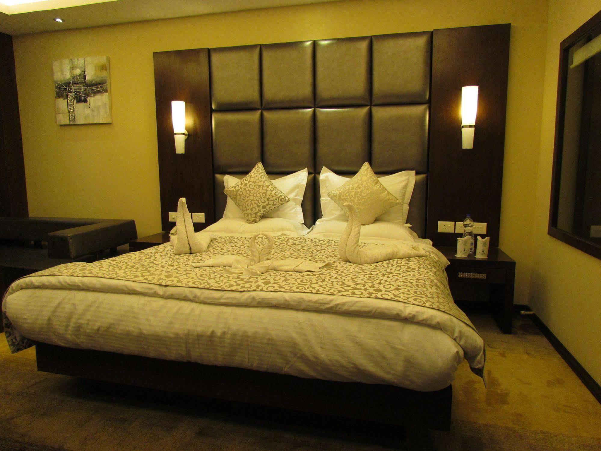 Hotel Pine Spring Wazir Bagh Σριναγκάρ Εξωτερικό φωτογραφία