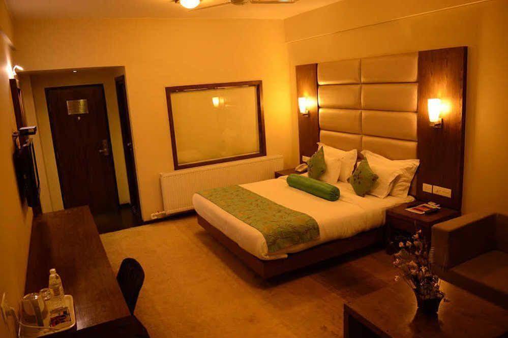 Hotel Pine Spring Wazir Bagh Σριναγκάρ Εξωτερικό φωτογραφία