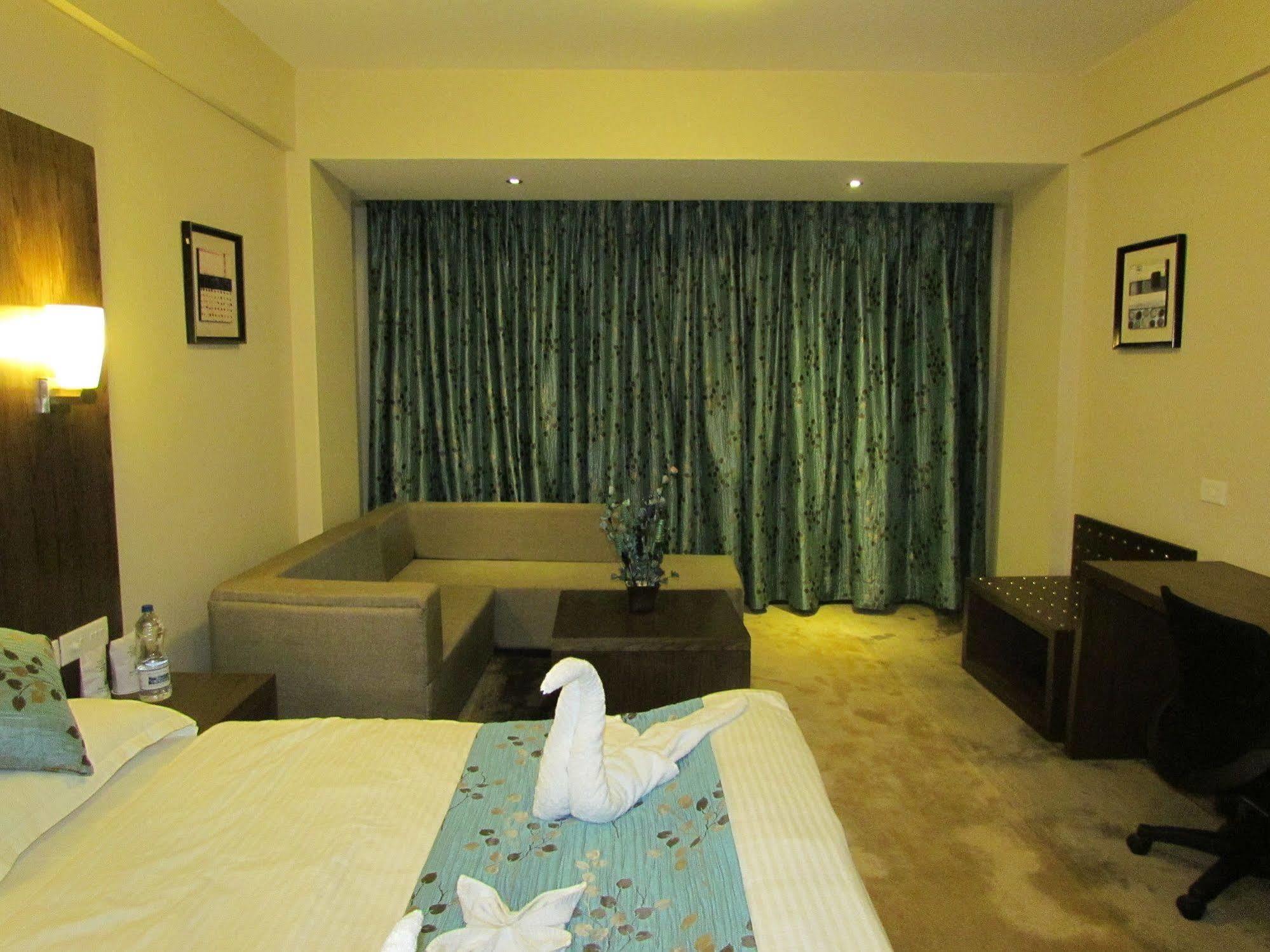 Hotel Pine Spring Wazir Bagh Σριναγκάρ Εξωτερικό φωτογραφία