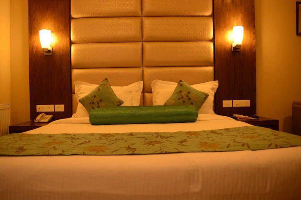 Hotel Pine Spring Wazir Bagh Σριναγκάρ Εξωτερικό φωτογραφία