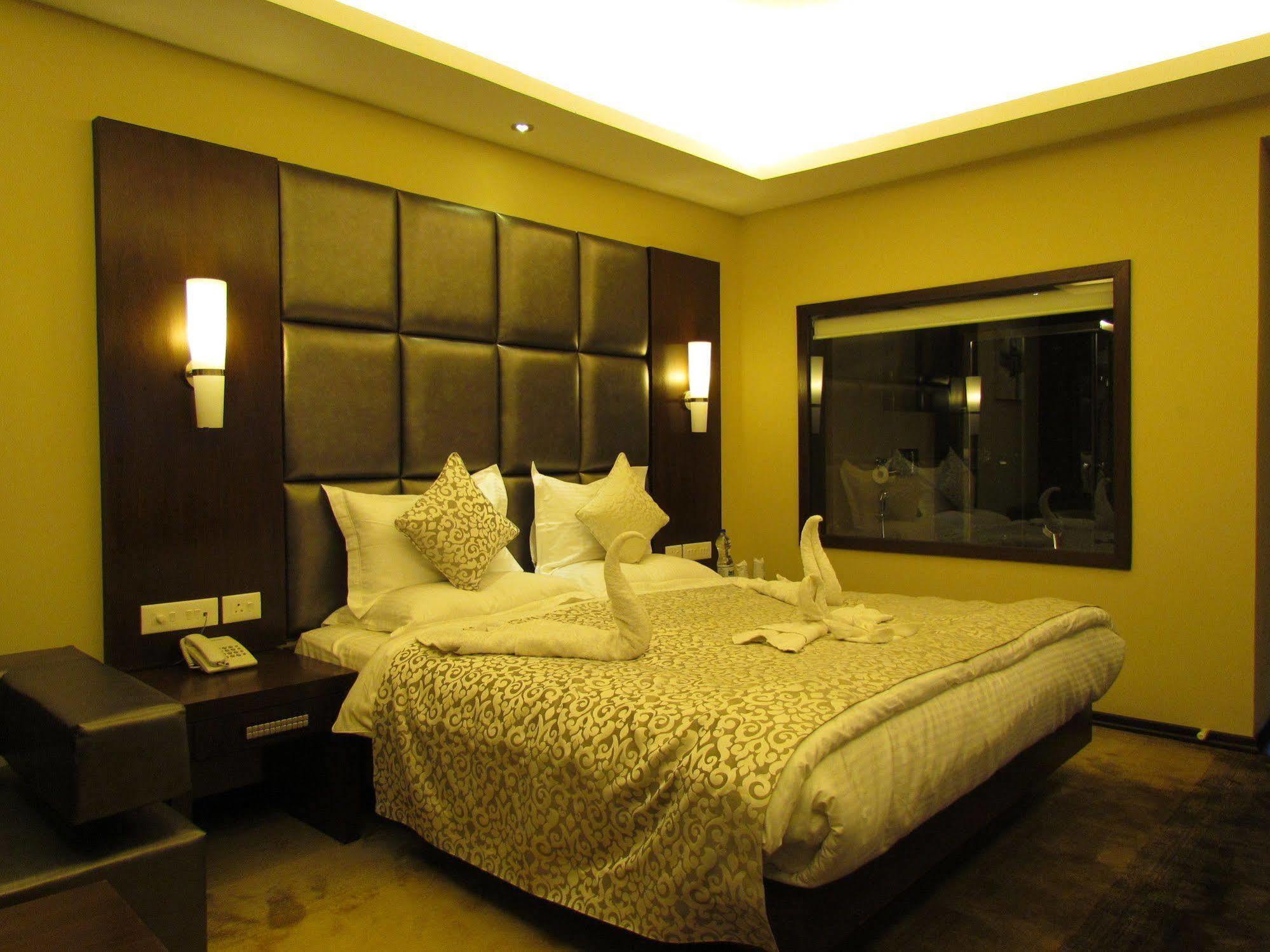 Hotel Pine Spring Wazir Bagh Σριναγκάρ Εξωτερικό φωτογραφία